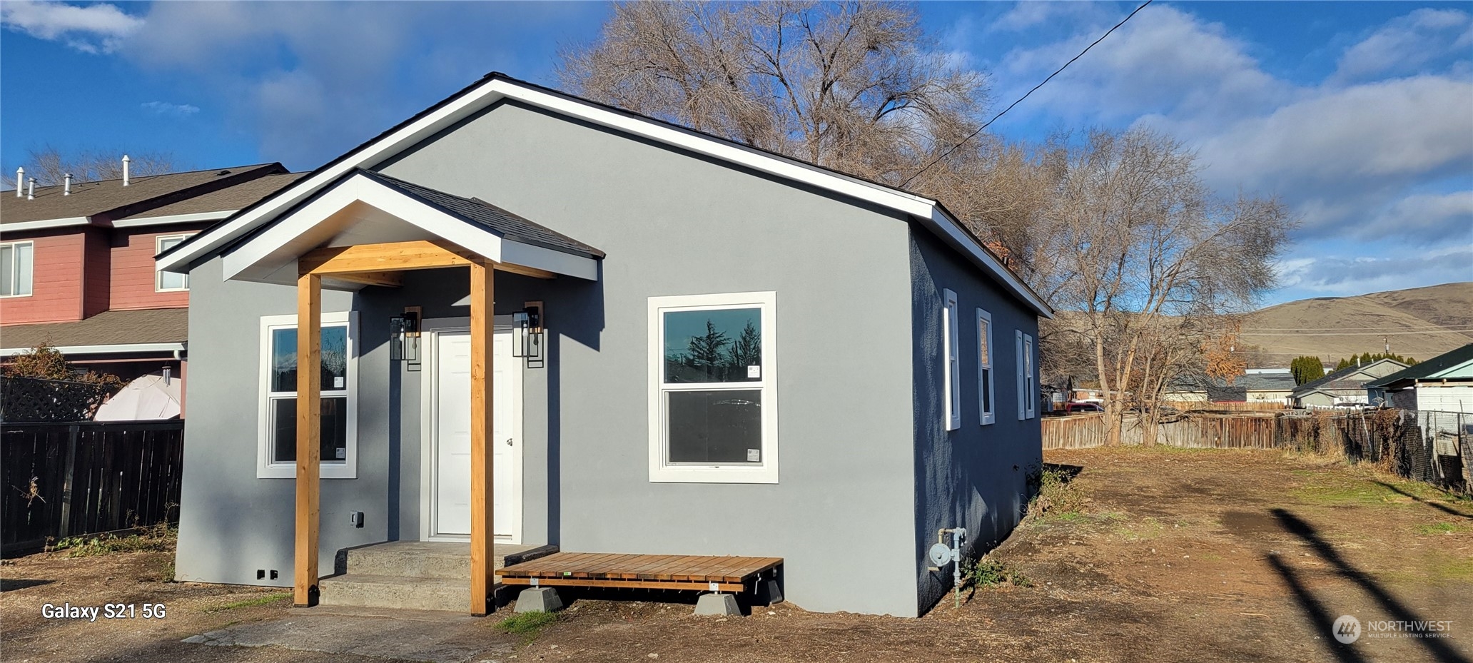 a view of outdoor space yard and porch