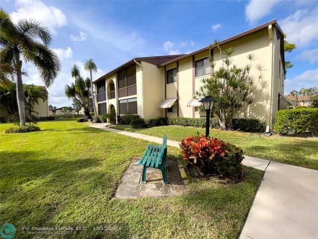 $165,000 | 329 Knotty Pine Circle, Unit C2 | Greenacres