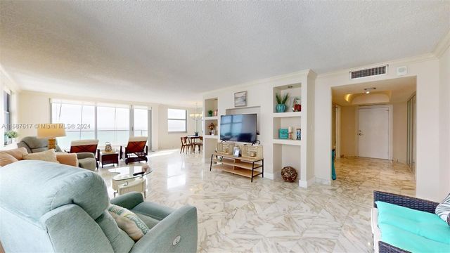 $4,400 | 1912 South Ocean Drive, Unit 20D | Oceanside