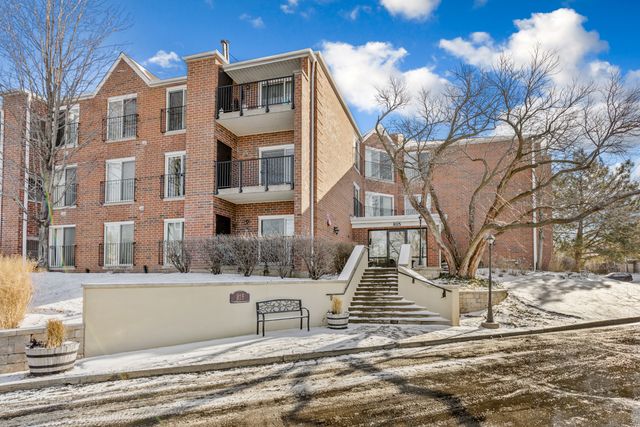 $263,900 | 815 Leicester Road, Unit 211 | Elk Grove Village