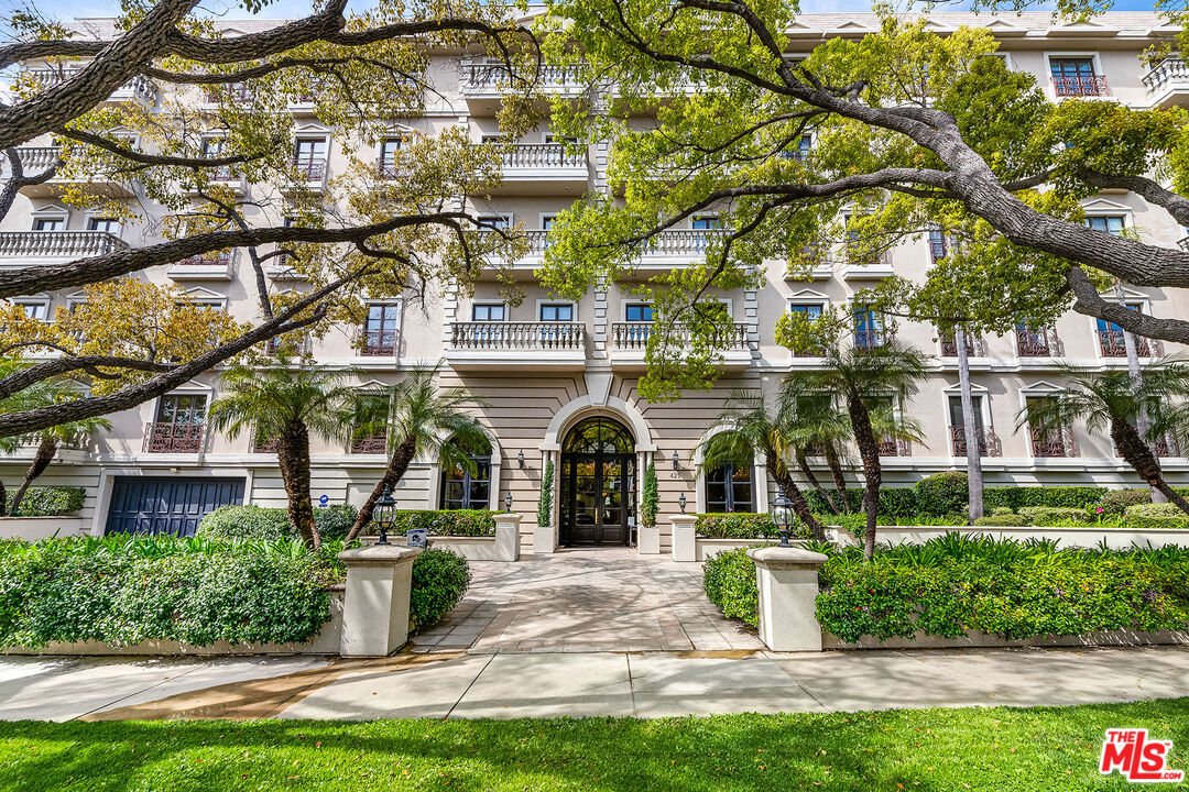 425 North Maple Drive, Unit 204, Beverly Hills, CA 90210 | Compass