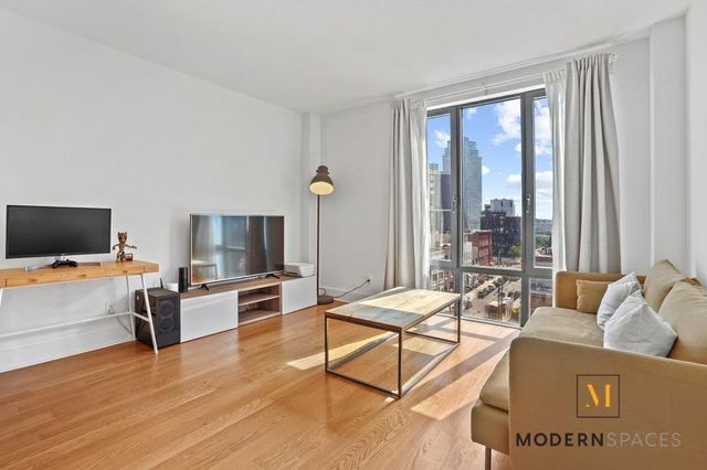 $910,000 | 47-28 11th Street, Unit 6D | Long Island City