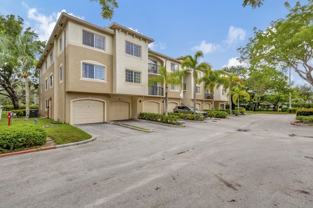 $300,000 | 1400 Crestwood Court South, Unit 1407 | Crestwood