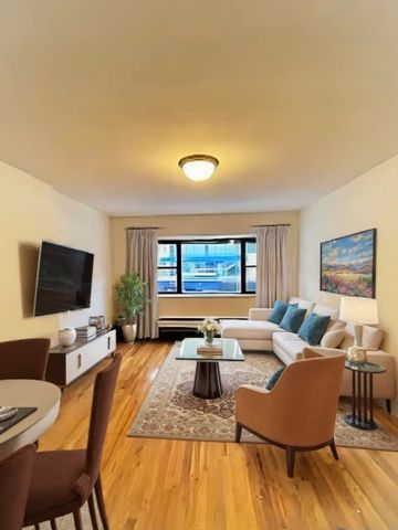 $2,400 | 1640 York Avenue, Unit 1A | Upper East Side