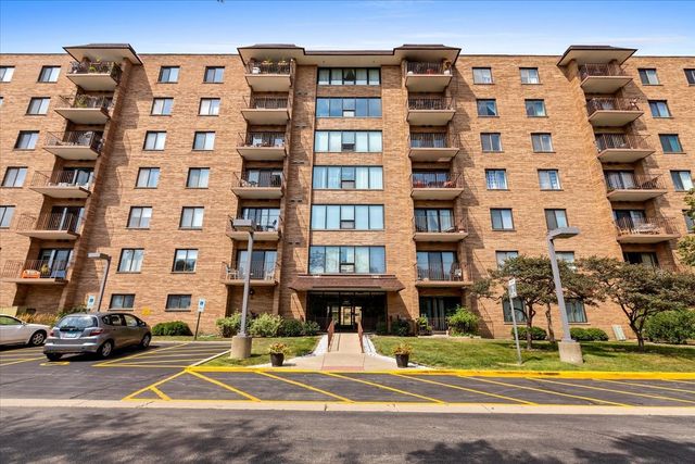 $199,999 | 1777 West Crystal Lane, Unit 303 | Mount Prospect