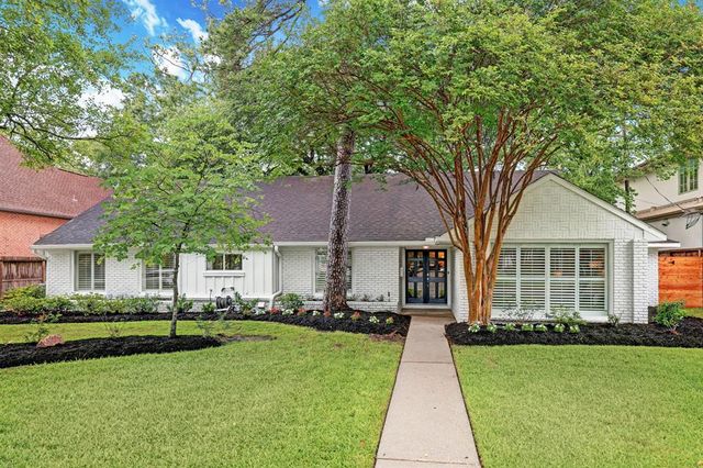 Forest Glen, Houston Homes for Sale - Forest Glen Real Estate | Compass