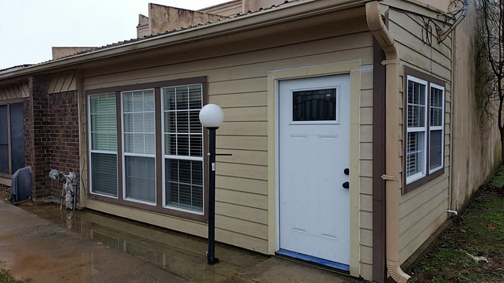 a view of entryway door of the house