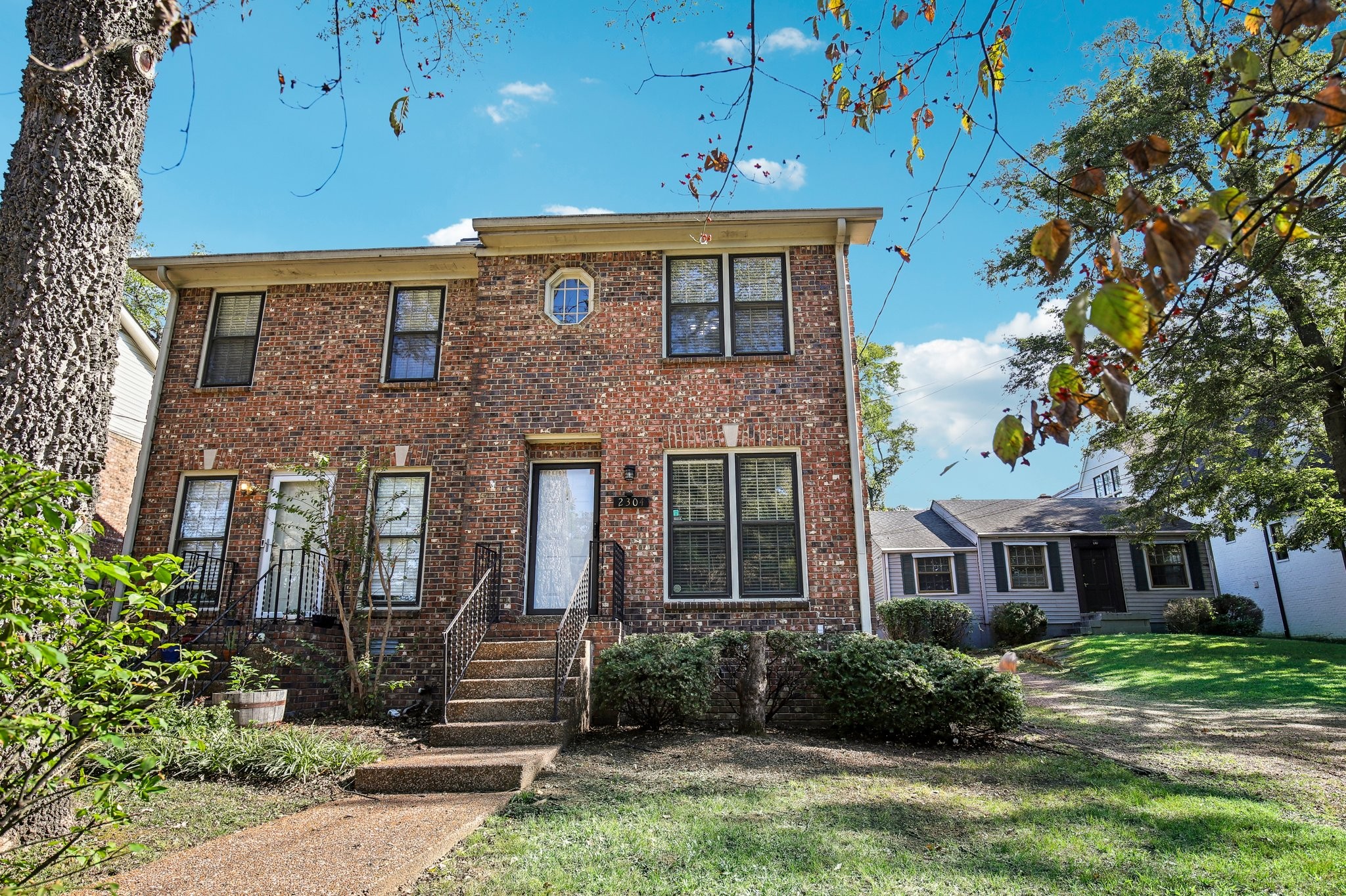 Spacious 2-bedroom, 2.5-bath rental located in the heart of Green Hills, Nashville. This home features hardwood floors throughout, freshly painted interiors, and a large backyard. Includes 2 covered parking spots and patio.