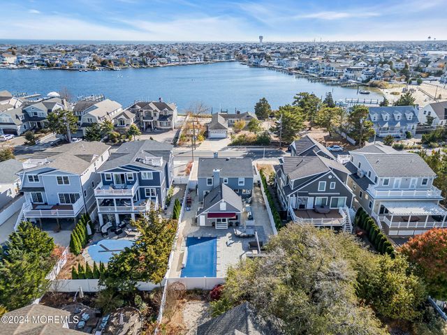 $1,699,000 | 49 Dickman Drive | West Point Island