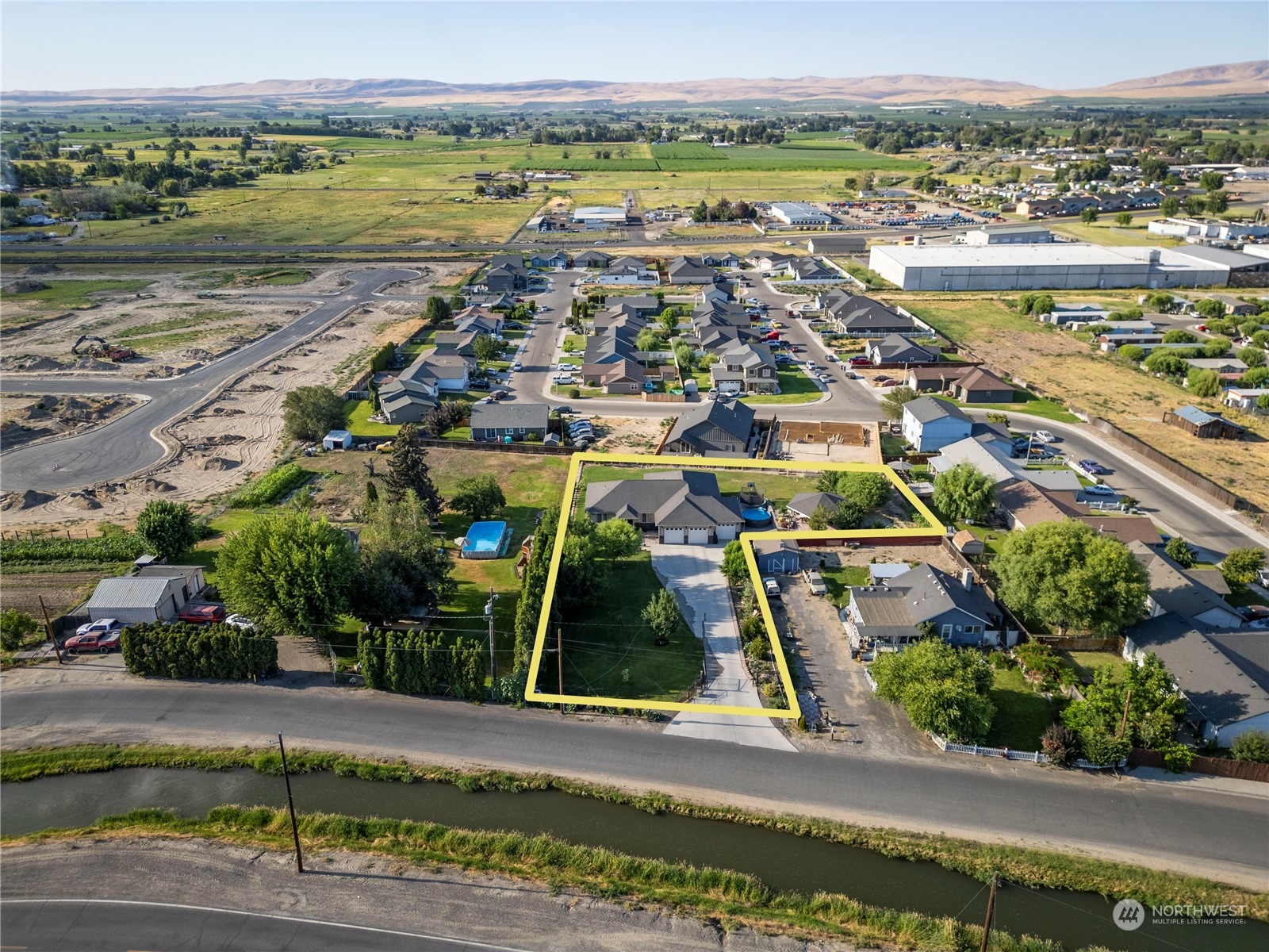 an aerial view of residential building and lake view