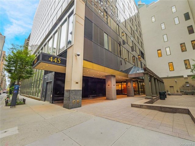 $989,900 | 445 5th Avenue, Unit 10G | Midtown South