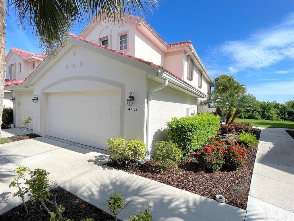 4691 Club Dr. walkway to front door