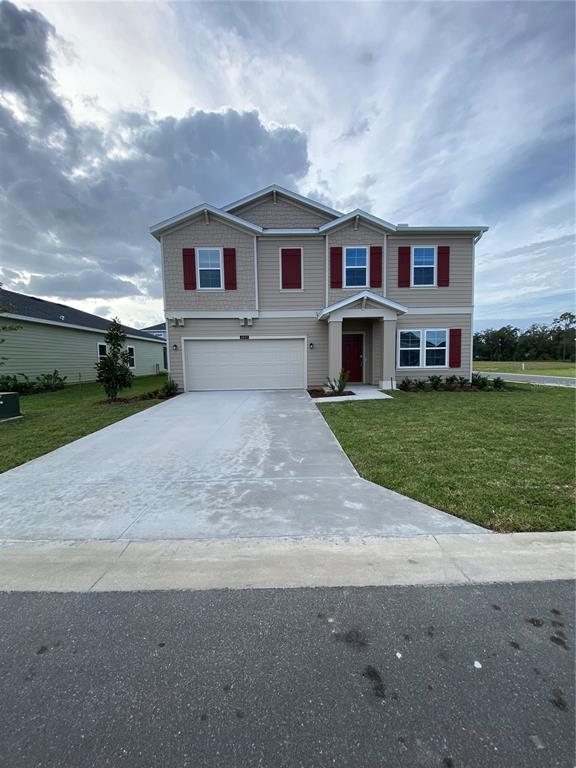 a view of a yard in front of house