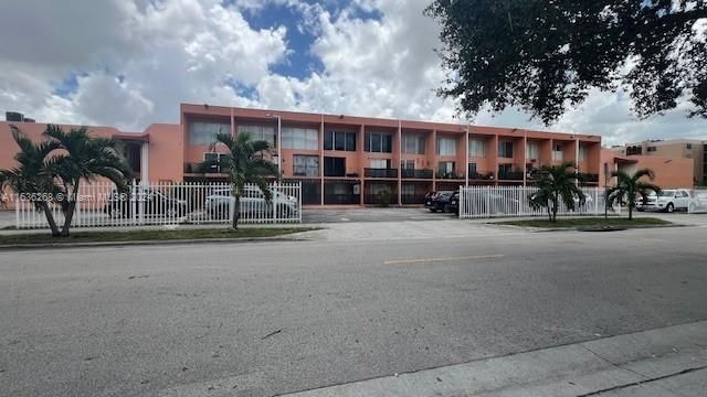 $225,000 | 1300 West 47th Place, Unit 216B | Hialeah