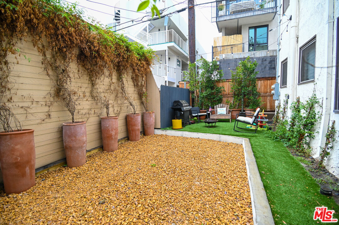 a view of a back yard of the house