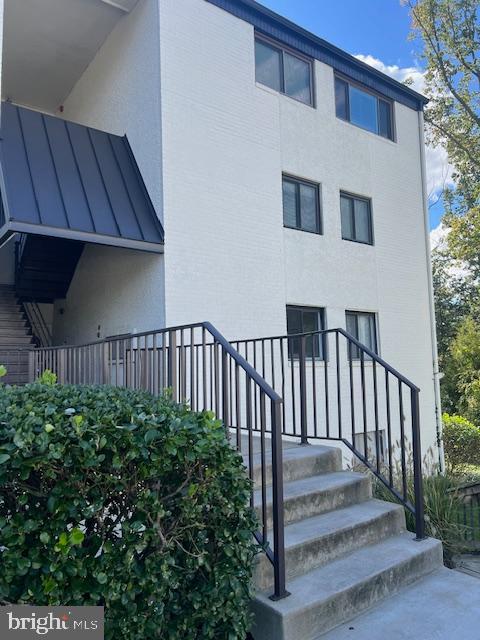 Single Level ARNOLD CONDO RENTAL in Oakland Hills!