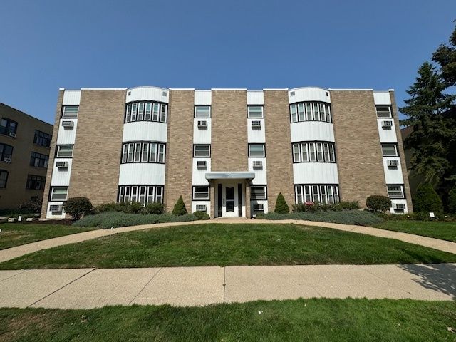 $144,000 | 1130 Ontario Street, Unit B4 | Oak Park