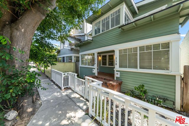 $2,295,000 | 238 Horizon Avenue | Venice