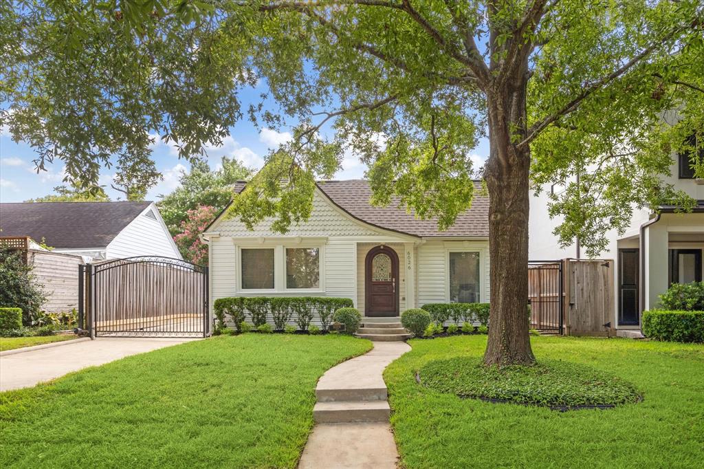 Move-In Ready!!! In West U. Great Location Minutes to Rice University, Rice Village for Great Restaurants!! and the Med Center!! Roof was Replaced in 2022. Note Gate Across Driveway for your pets, kiddos.