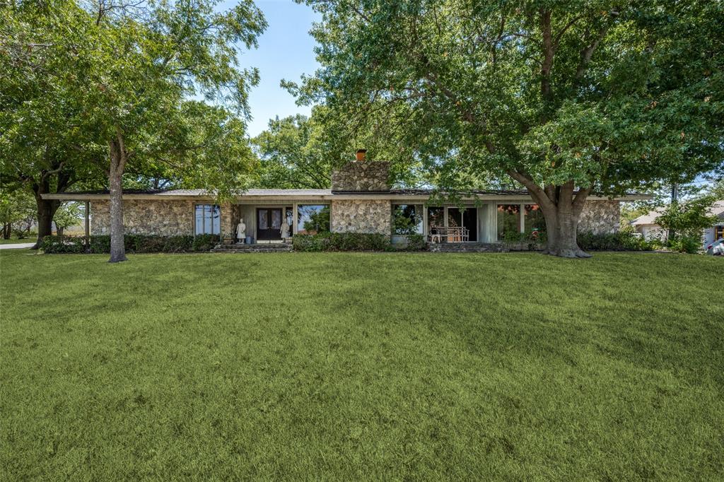 a view of a house with a big yard