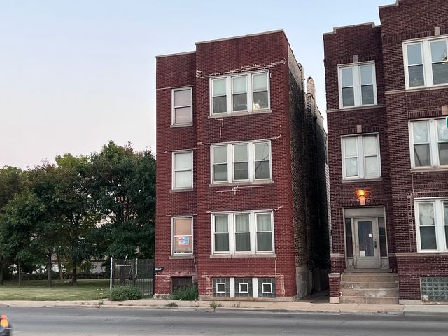 $699,000 | 2227 West Fullerton Avenue | Bucktown