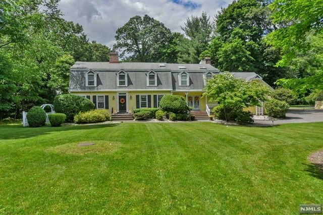 $1,299,000 | 881 Circle Avenue | Franklin Lakes