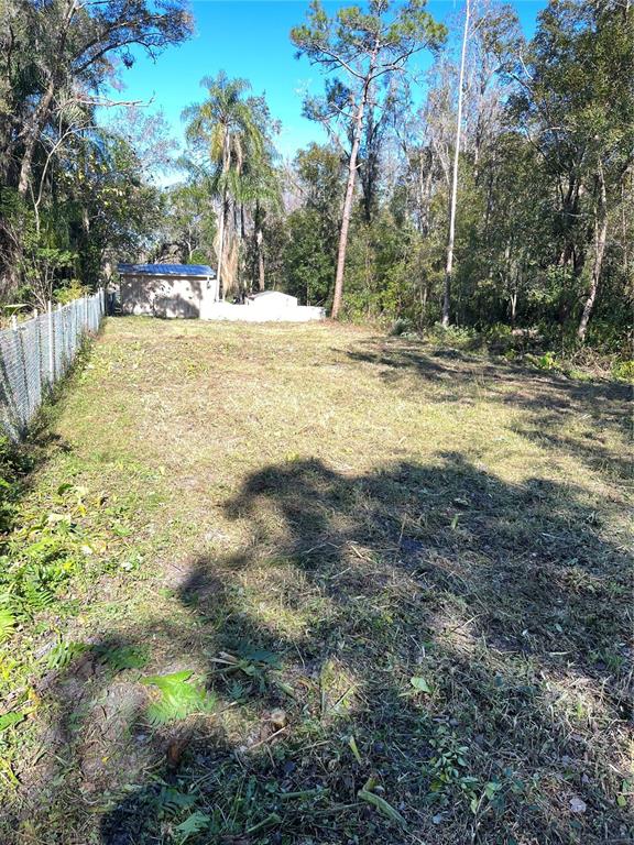 a view of a yard with a house