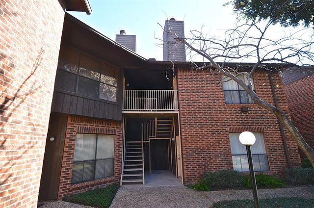 $1,275 | 3100 Walnut Bend Lane, Unit 504 | Terra Courtyard Condominiums