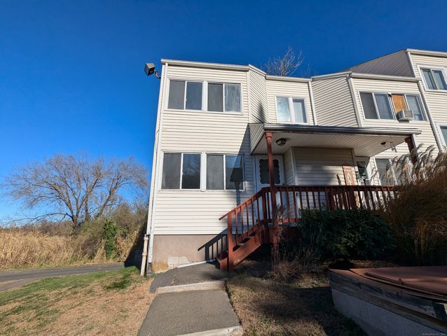 $2,000 | 986 Quinnipiac Avenue, Unit 1 | Quinnipiac Meadows