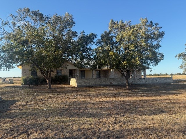 a house view with backyard space