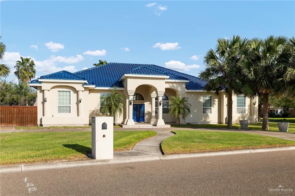 a view of a house with a yard