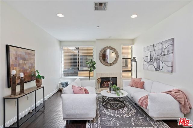 $470,500 | 6938 Laurel Canyon Boulevard, Unit 206 | North Hollywood