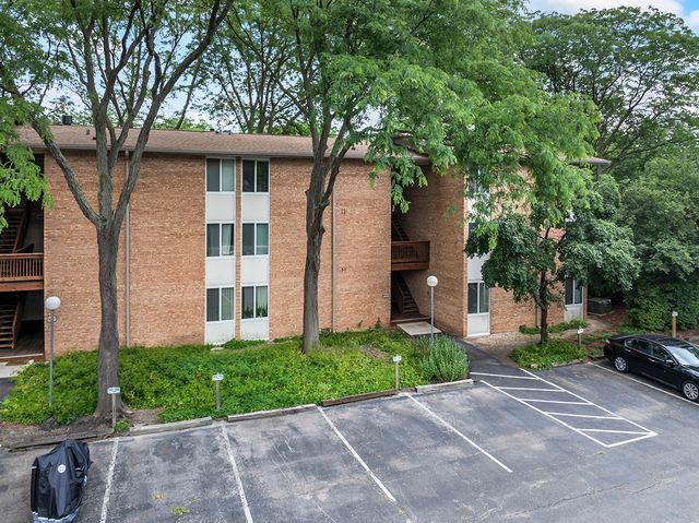 $219,900 | 5809 Oakwood Drive, Unit D | Lisle Township - DuPage County