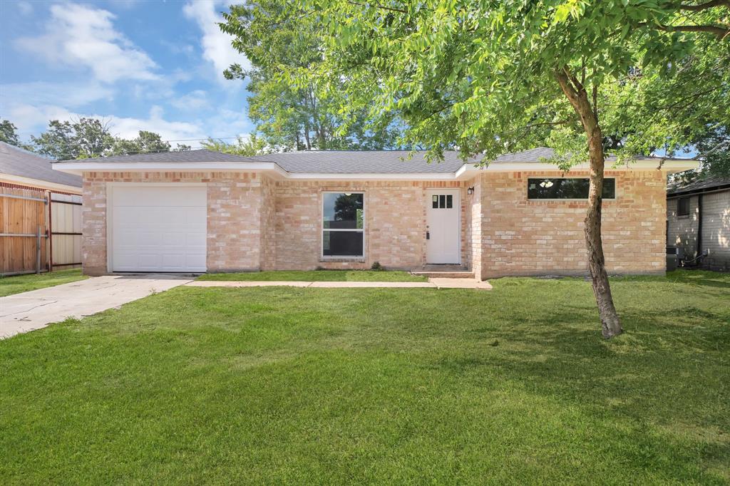 front view of house with a yard