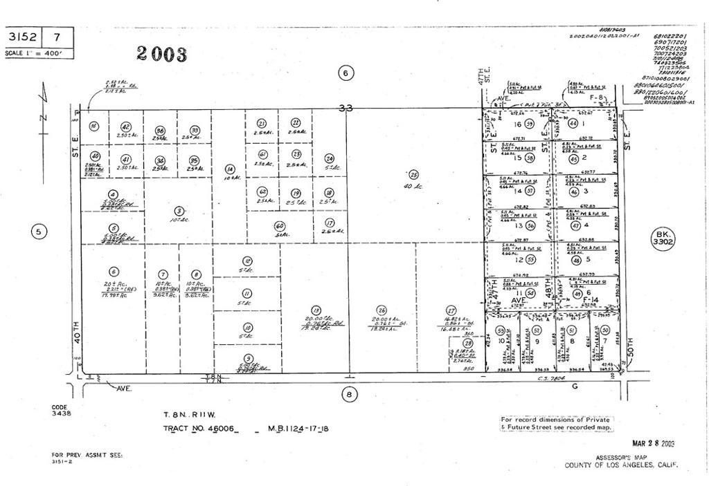 a black and white photo of a picture of floor plan