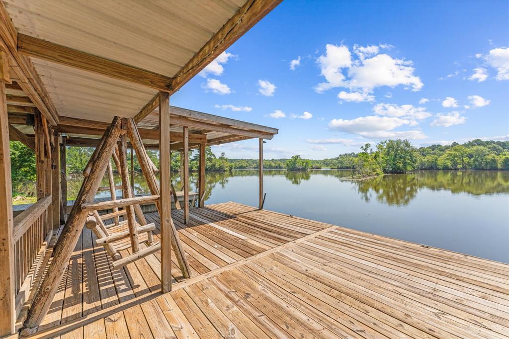 Embrace serene lakeside living with this spot perfect for birdwatching, fishing, or setting sail on tranquil waters – your peaceful retreat awaits.