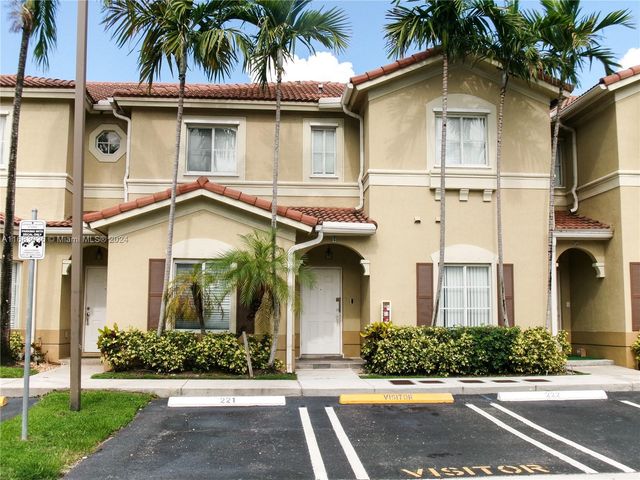 $486,000 | 8301 Northwest 107th Court, Unit 422 | Islands of Doral