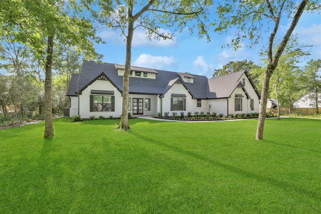 a view of an house with backyard space and garden