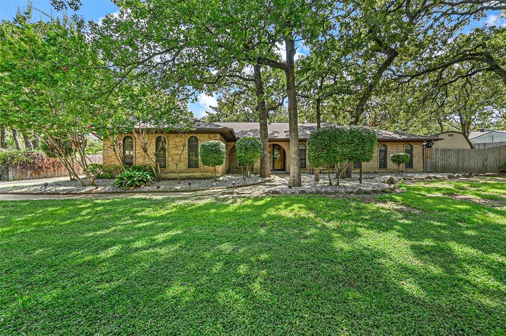 a view of a house with backyard and a sitting area