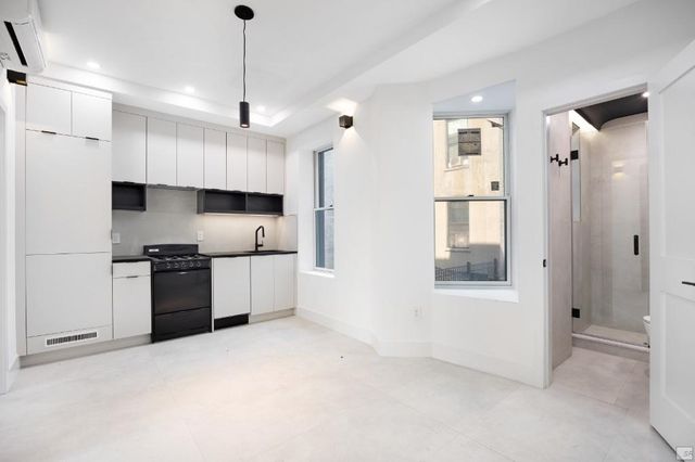 $2,600 | 697 Coney Island Avenue, Unit 1A | Ditmas Park