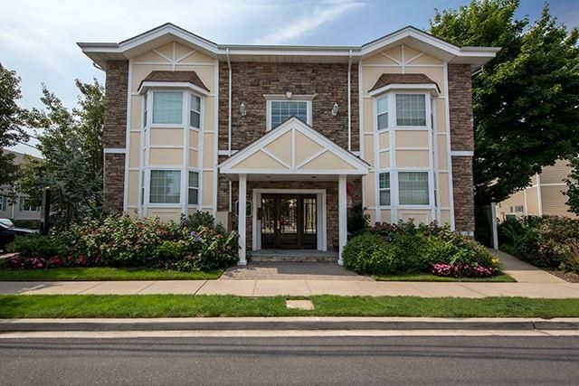 $2,660 | 130 Secatogue Avenue, Unit D | Farmingdale Village