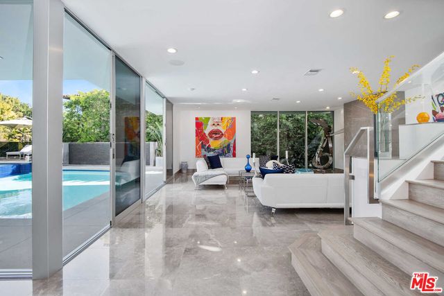 $10,990,000 | 1250 Angelo Drive | Beverly Hills Post Office