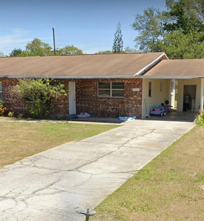 a view of a house with a yard