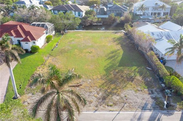 $2,585,000 | 5090 Seahorse Avenue | Park Shore