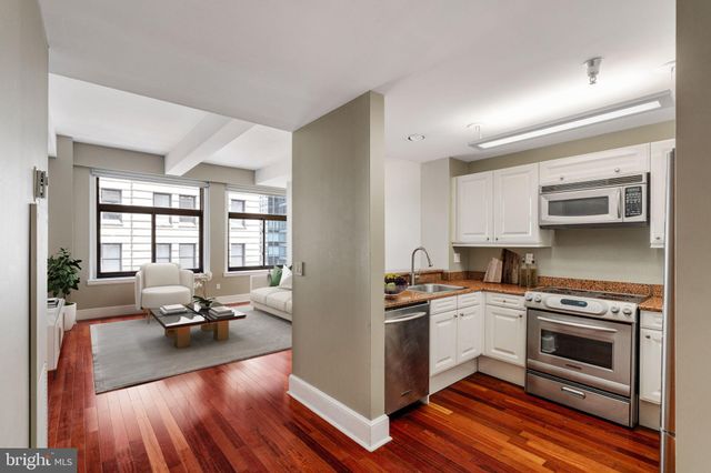 $2,100 | 1500 Chestnut Street, Unit 11G | Center City West