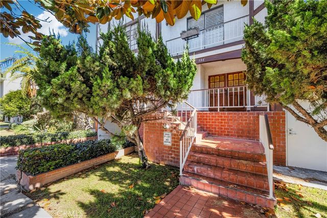 $968,000 | 136 South Swall Drive, Unit 4 | Beverly Center-Miracle Mile