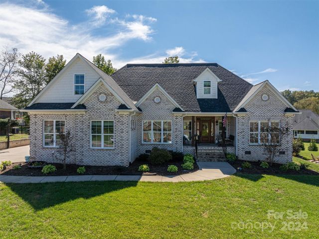 $569,900 | 329 Wintergreen Court | Kings Mountain