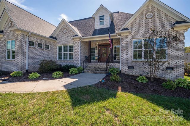 $565,000 | 329 Wintergreen Court | Kings Mountain