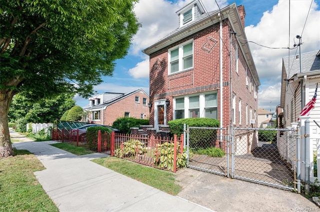 $850,000 | 750 Edison Avenue | Throgs Neck