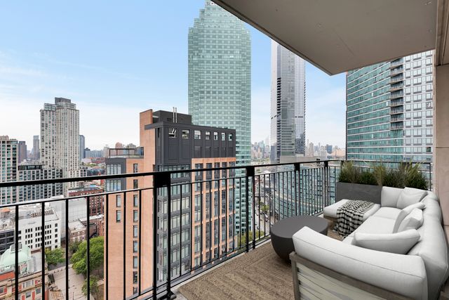 $1,595,000 | 27-21 44th Drive, Unit 2301 | Long Island City